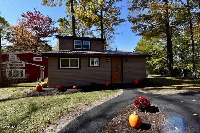 $155,000 | 8 Park Avenue, Greenfield, NY 12850