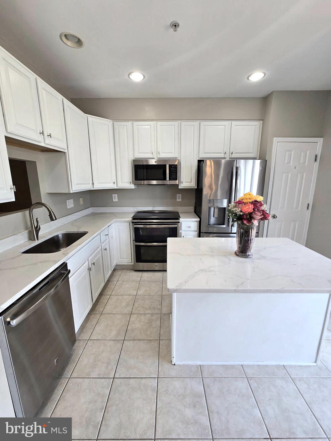11847 Skylark Road Clarksburg, MD 20871 - Photo 8 of 46 a kitchen with stainless steel appliances granite countertop a sink counter space cabinets and a stove
