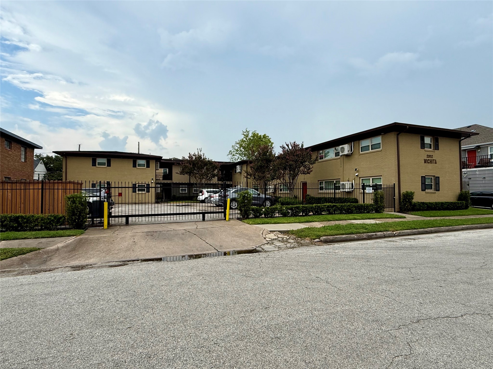 2812 Wichita Street, Unit 6 Houston, TX 77004 - Photo 2 of 15 a view of a house with a yard