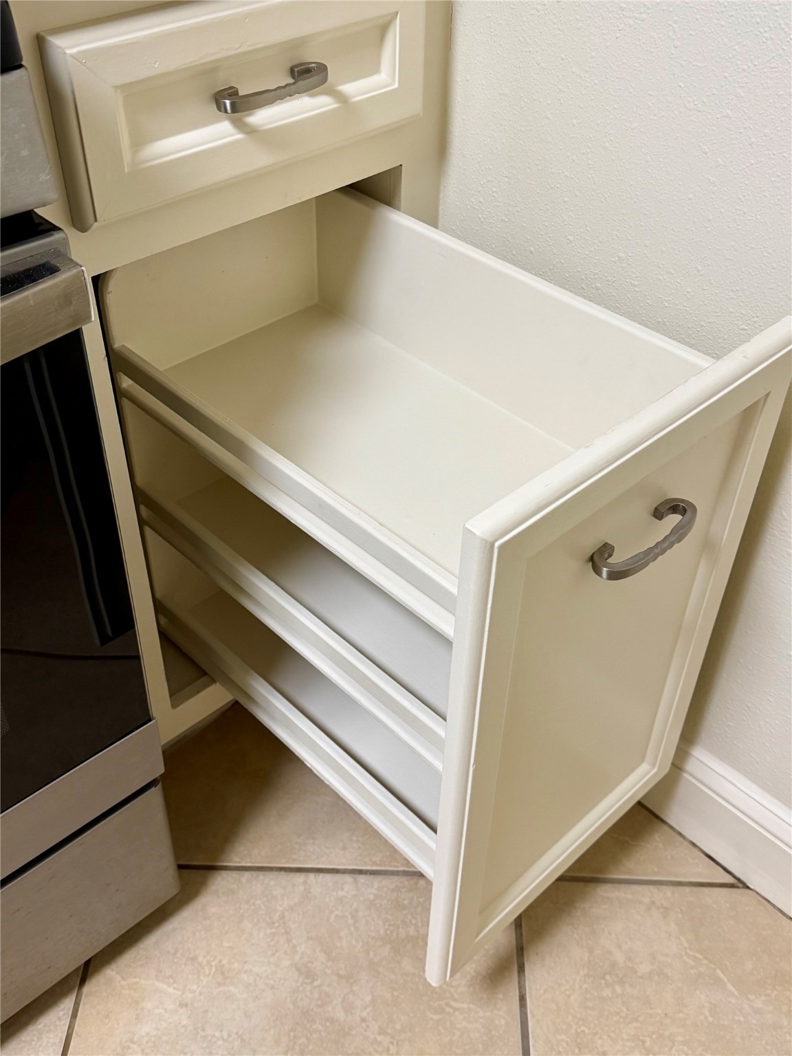 2812 Wichita Street, Unit 6 Houston, TX 77004 - Photo 6 of 15 a utility room with dryer and washer