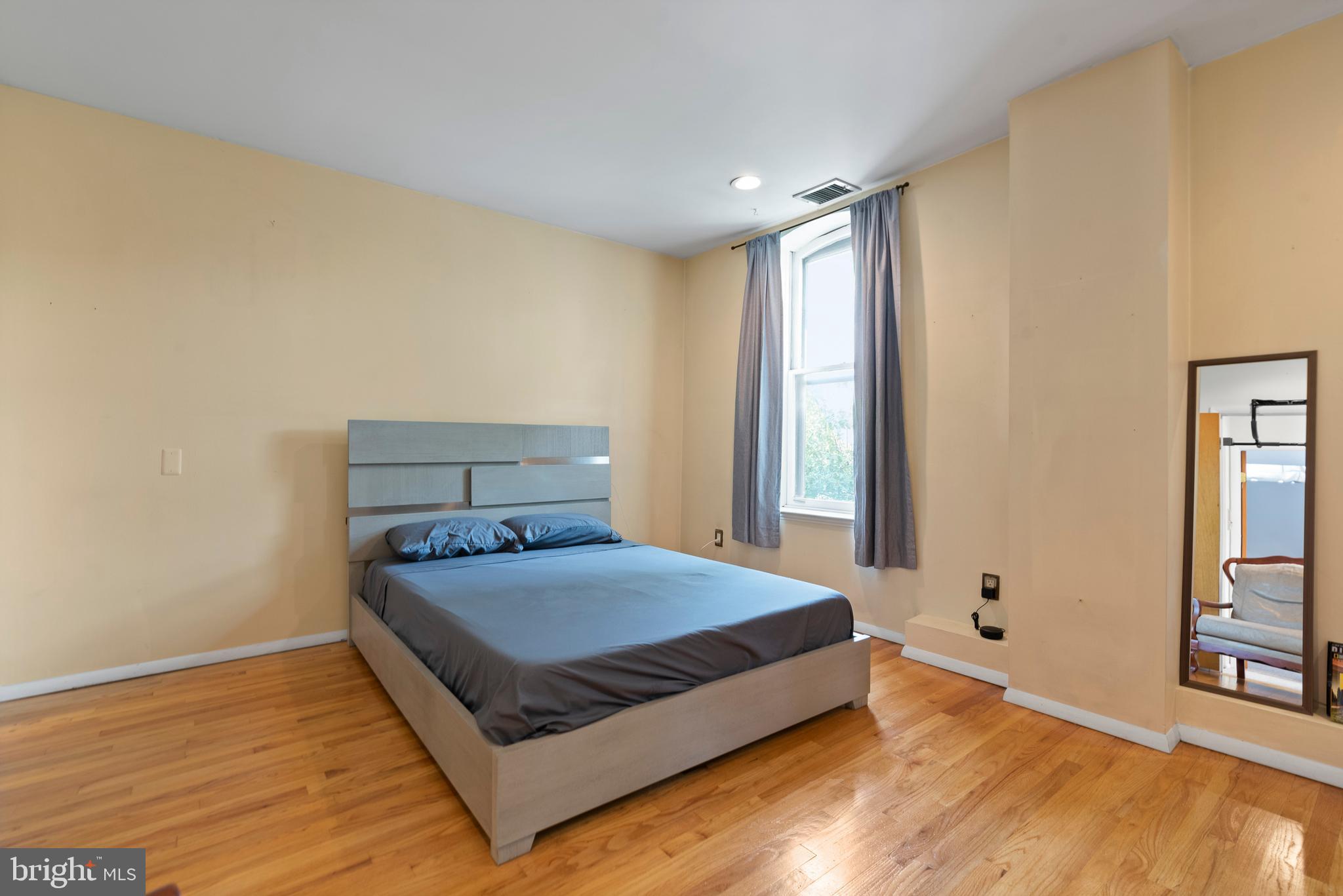 1928 Spring Garden Street, Unit 4 Philadelphia, PA 19130 - Photo 21 of 30 Daylight shining in the master bed room!
