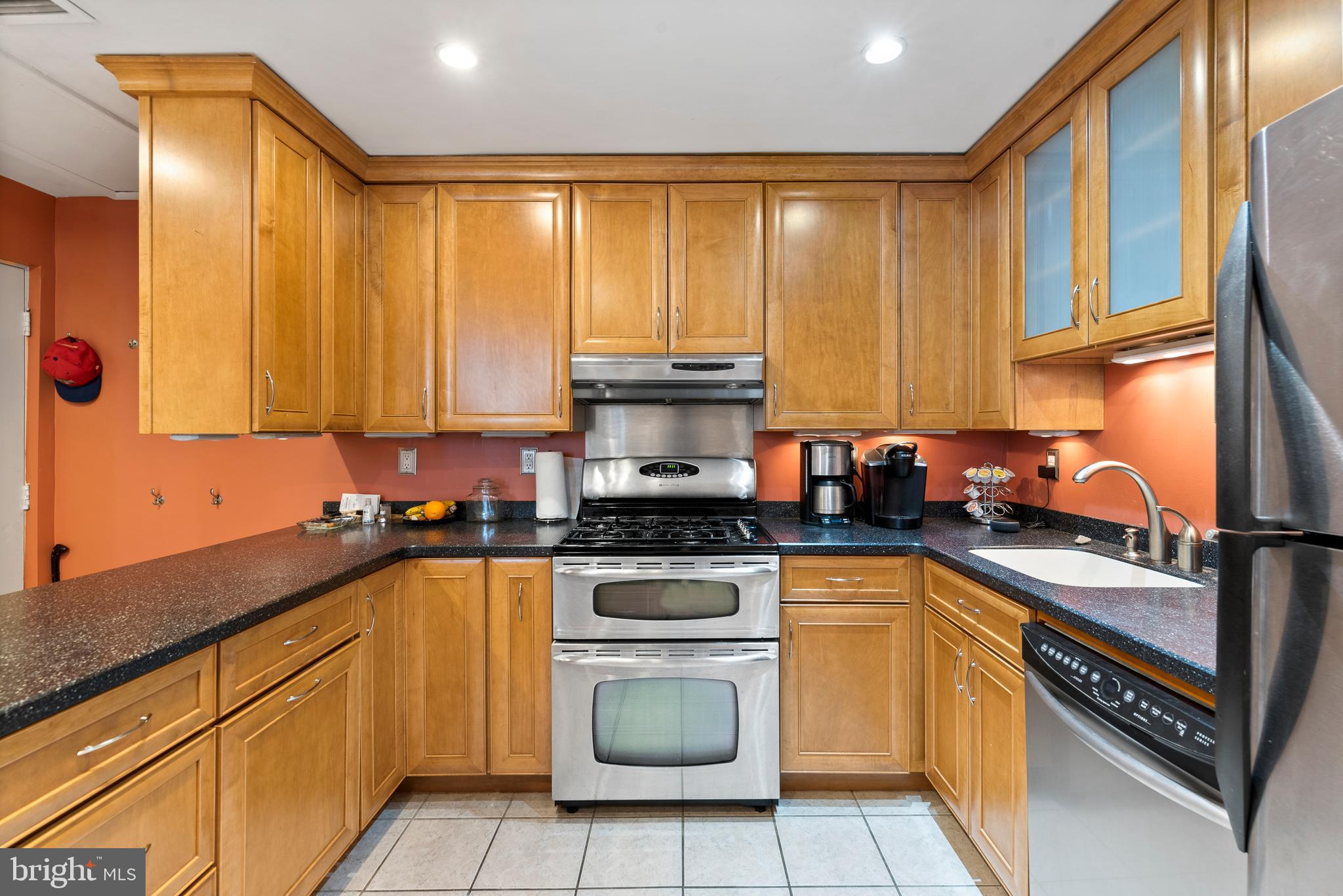 1928 Spring Garden Street, Unit 4 Philadelphia, PA 19130 - Photo 4 of 30 Open eat in kitchen with upgraded appliances