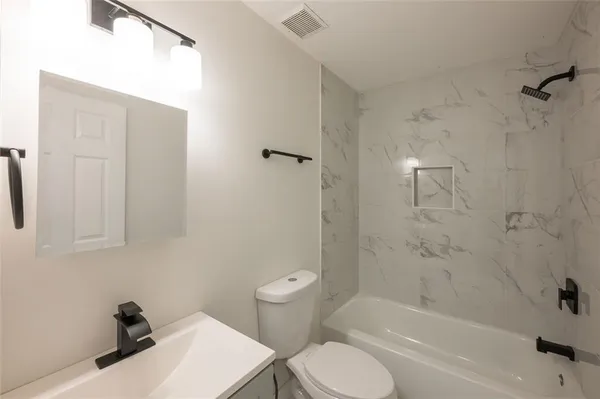 $1,950 | 2027 Lois Place Northwest, Unit B, Atlanta, GA 30318