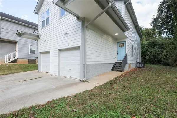 $1,950 | 2027 Lois Place Northwest, Unit B, Atlanta, GA 30318