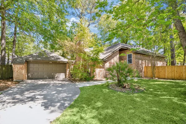 $450,000 | 11 Cedar Chase Place, The Woodlands, TX 77381