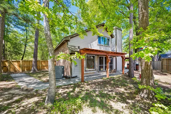 $450,000 | 11 Cedar Chase Place, The Woodlands, TX 77381