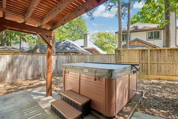 $450,000 | 11 Cedar Chase Place, The Woodlands, TX 77381