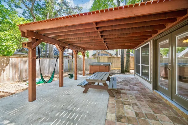 $450,000 | 11 Cedar Chase Place, The Woodlands, TX 77381