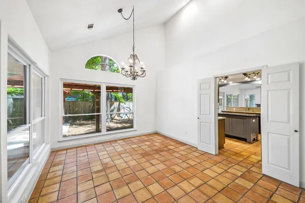 $450,000 | 11 Cedar Chase Place, The Woodlands, TX 77381