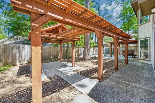 $450,000 | 11 Cedar Chase Place, The Woodlands, TX 77381