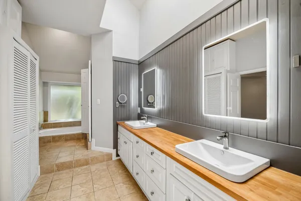 $450,000 | 11 Cedar Chase Place, The Woodlands, TX 77381