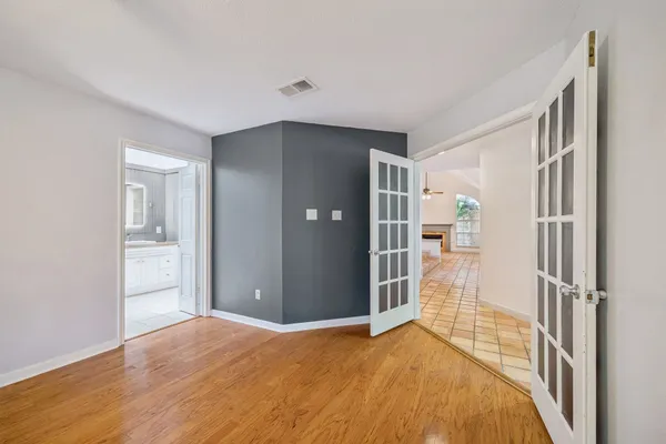 $450,000 | 11 Cedar Chase Place, The Woodlands, TX 77381