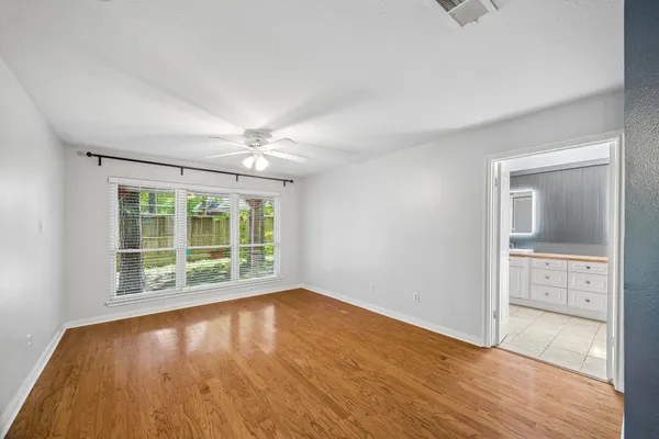 $450,000 | 11 Cedar Chase Place, The Woodlands, TX 77381