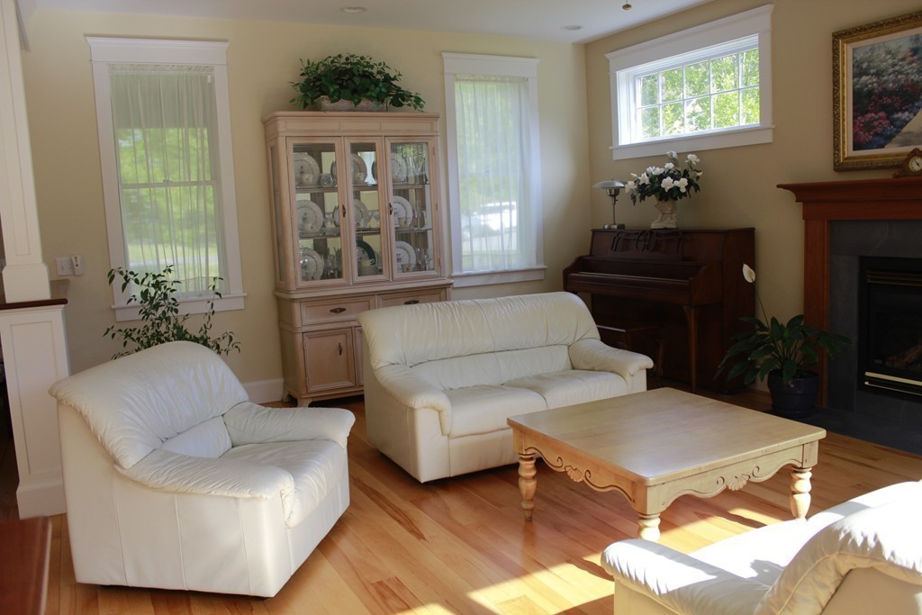 7 Moody Field Road Amherst, MA 01002 - Photo 5 of 30 Gallery Image 5