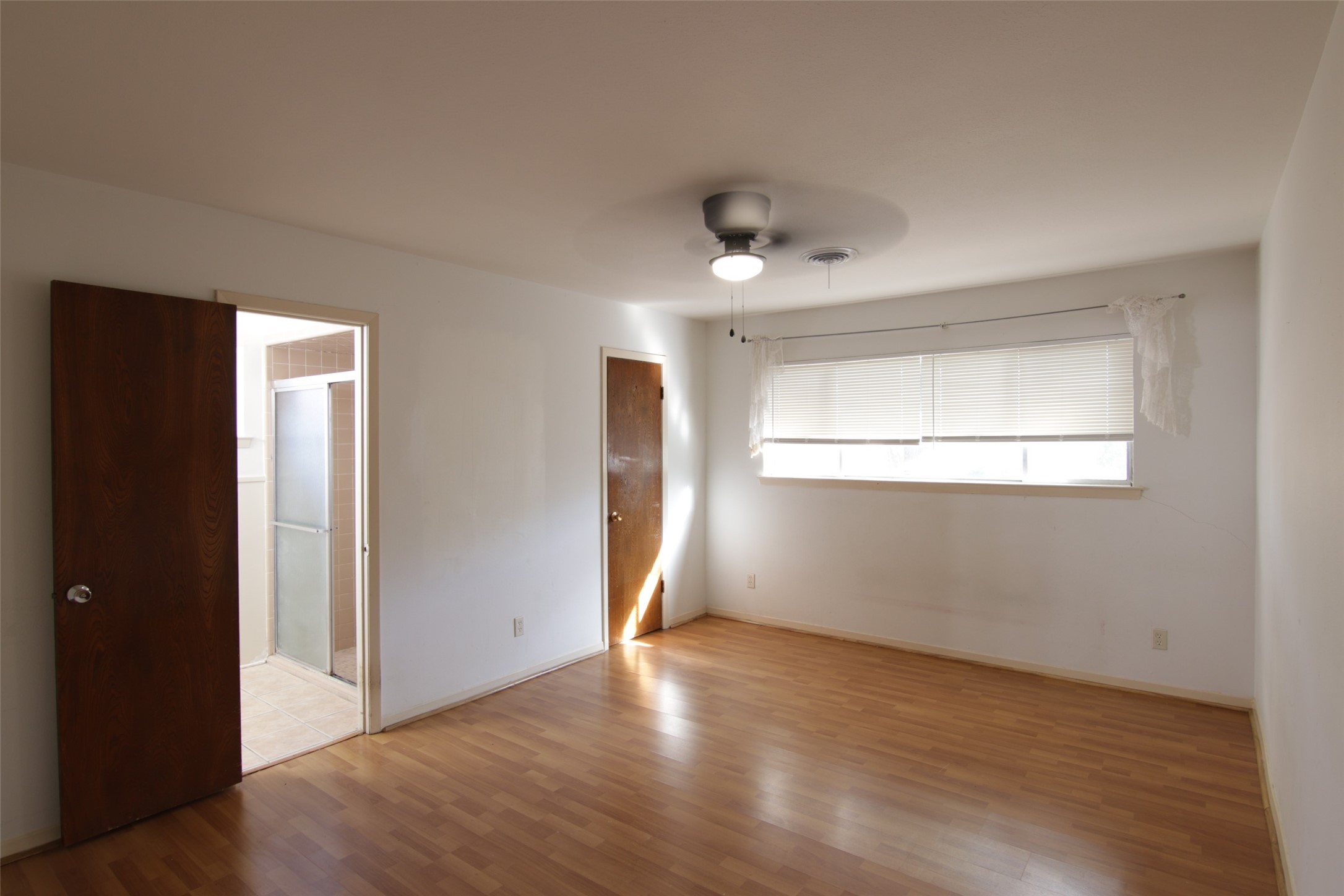 8419 Roos Road Houston, TX 77036 - Photo 13 of 22 Gallery Image 13