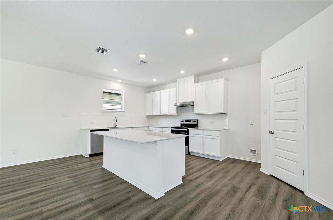 719 Ryan Street Belton, TX 76513 - Photo 7 of 31