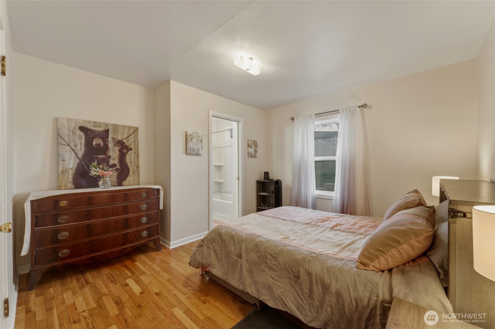 315 Thorn Hollow Road Dayton, WA 99328 - Photo 16 of 40 a bedroom with a bed and a dresser