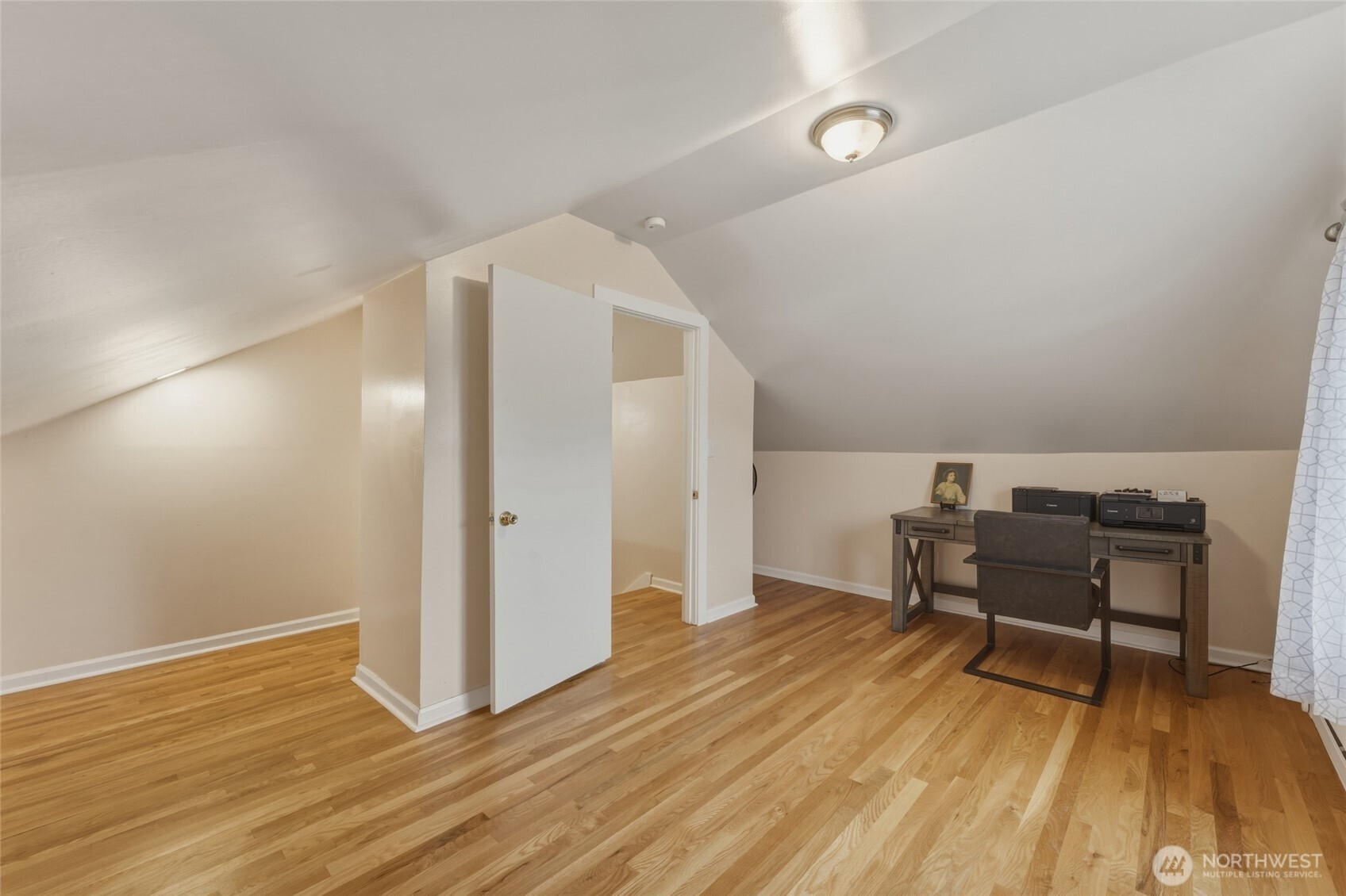 315 Thorn Hollow Road Dayton, WA 99328 - Photo 20 of 40 a view of a livingroom with furniture and wooden floor