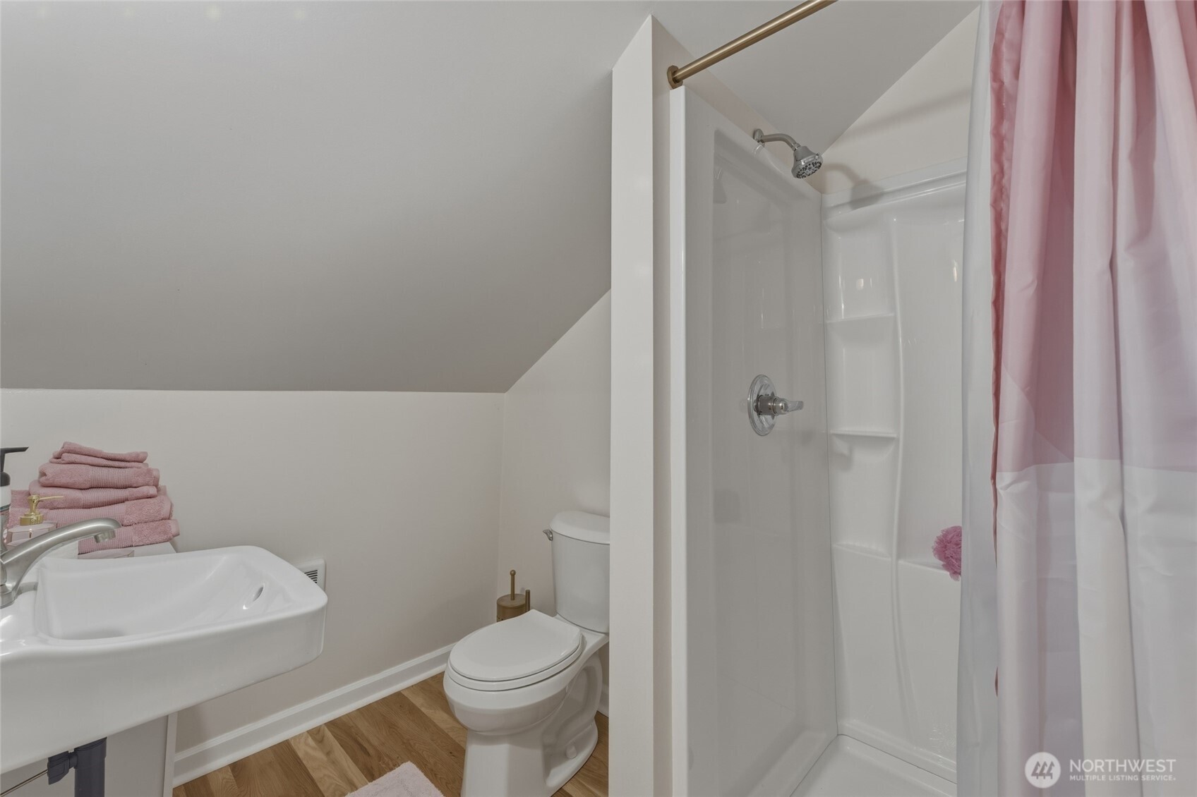 315 Thorn Hollow Road Dayton, WA 99328 - Photo 23 of 40 a bathroom with a toilet and a sink