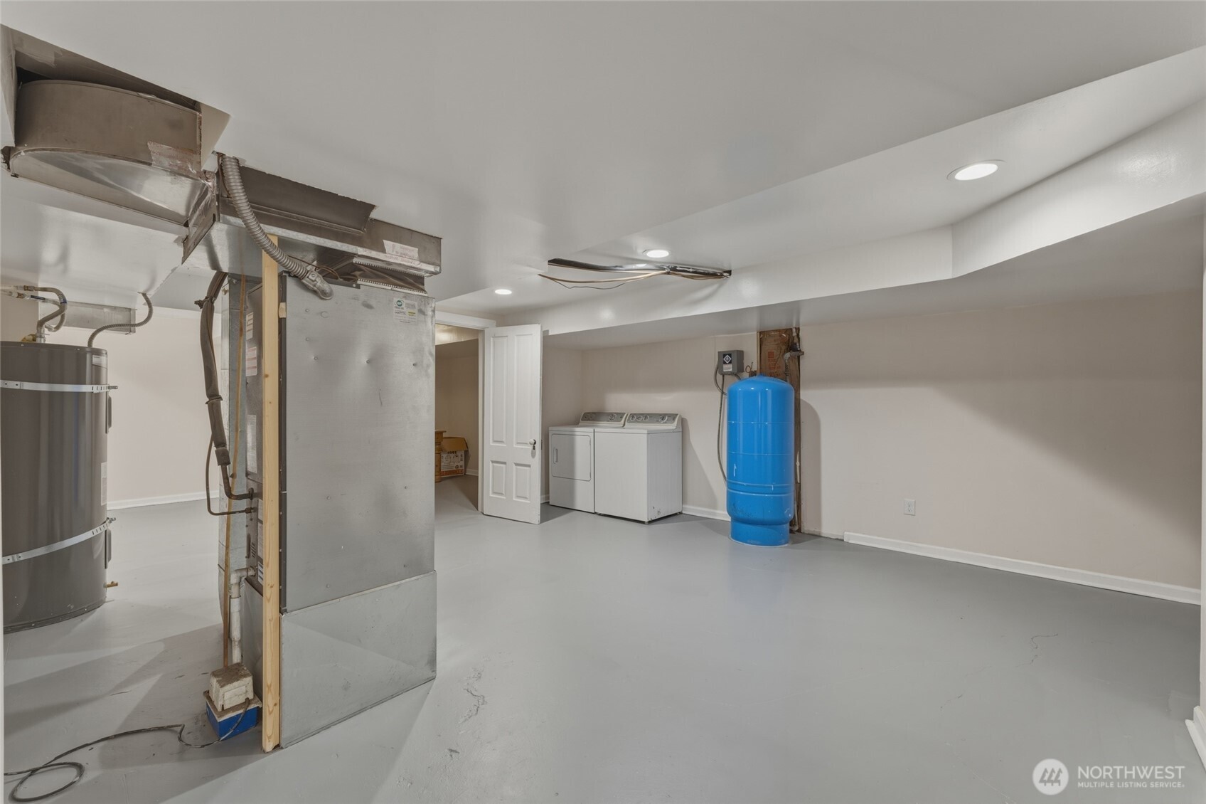 315 Thorn Hollow Road Dayton, WA 99328 - Photo 31 of 40 a view of empty room with wooden floor