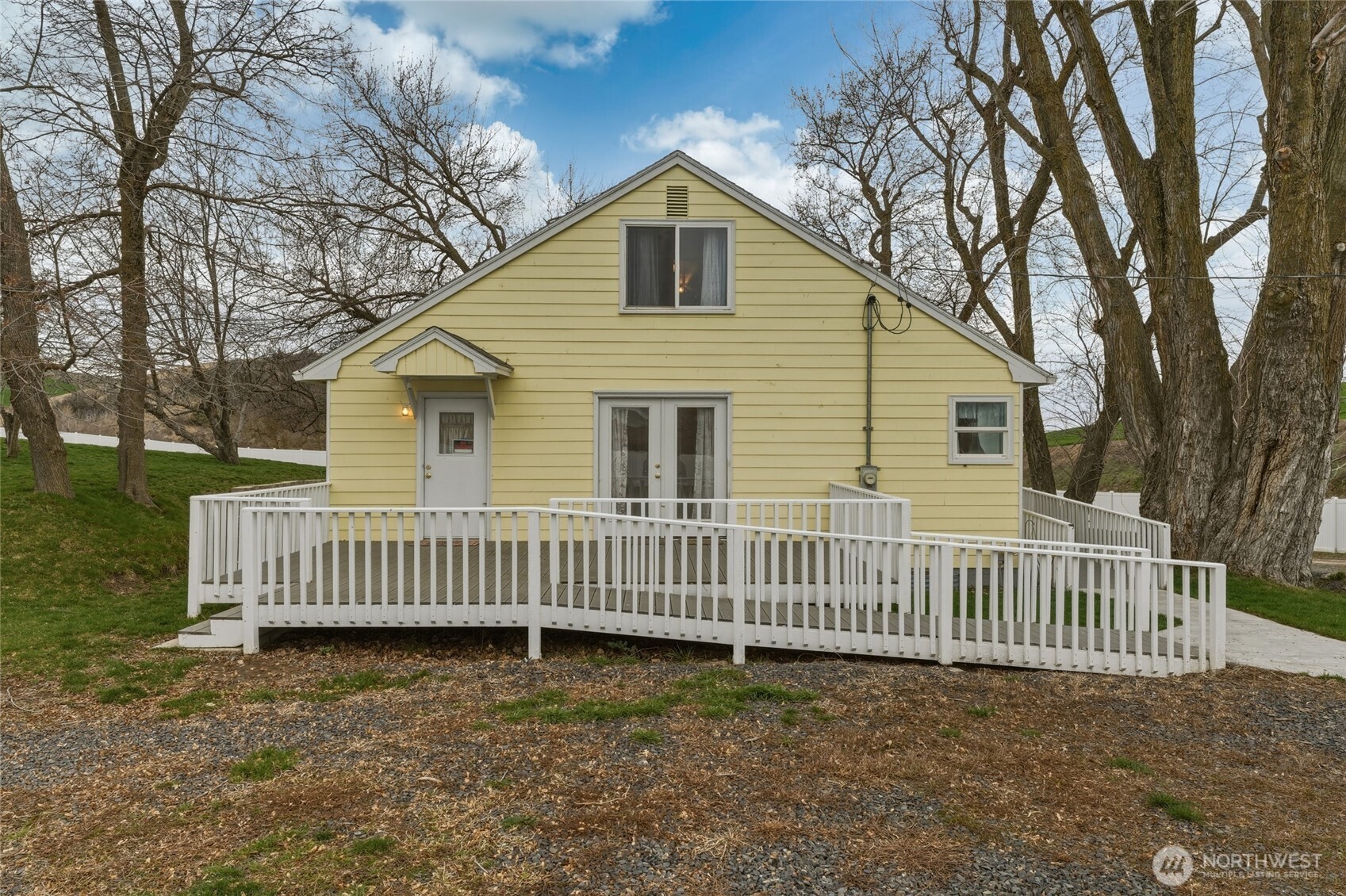 315 Thorn Hollow Road Dayton, WA 99328 - Photo 35 of 40 a front view of a house having yard