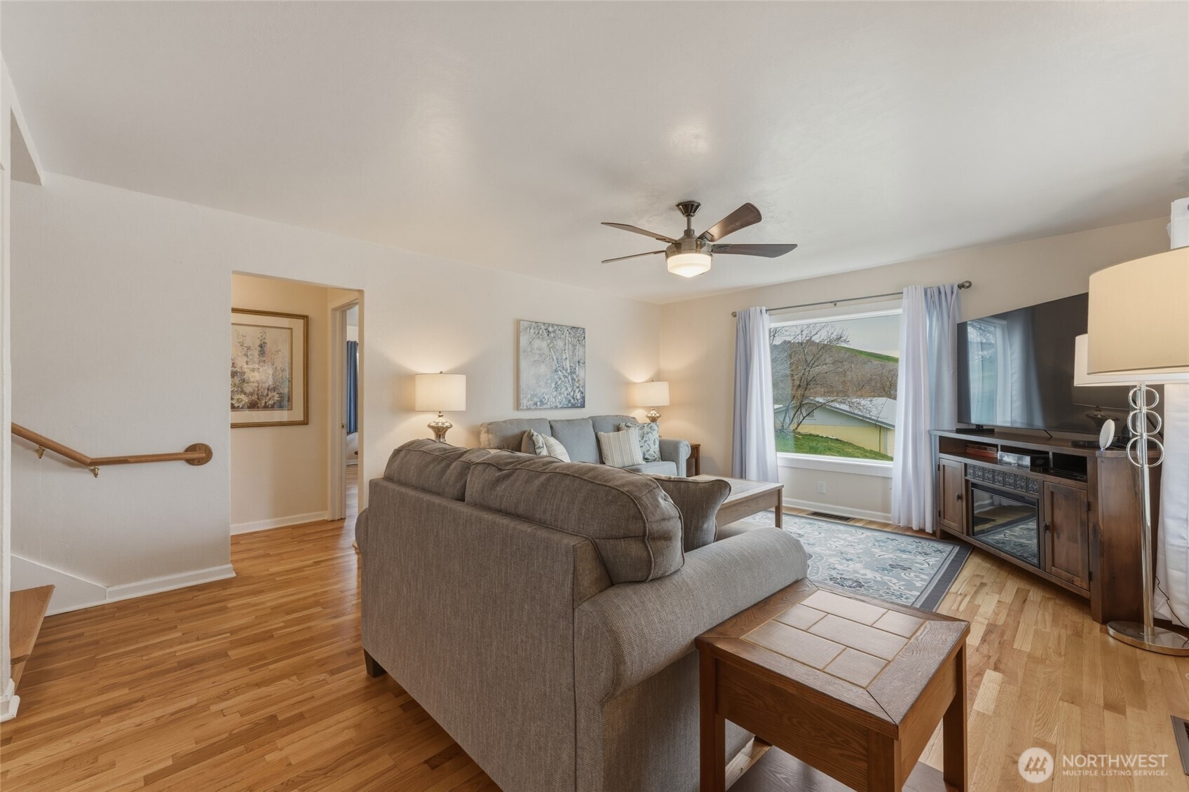 315 Thorn Hollow Road Dayton, WA 99328 - Photo 4 of 40 a living room with furniture and a wooden floor