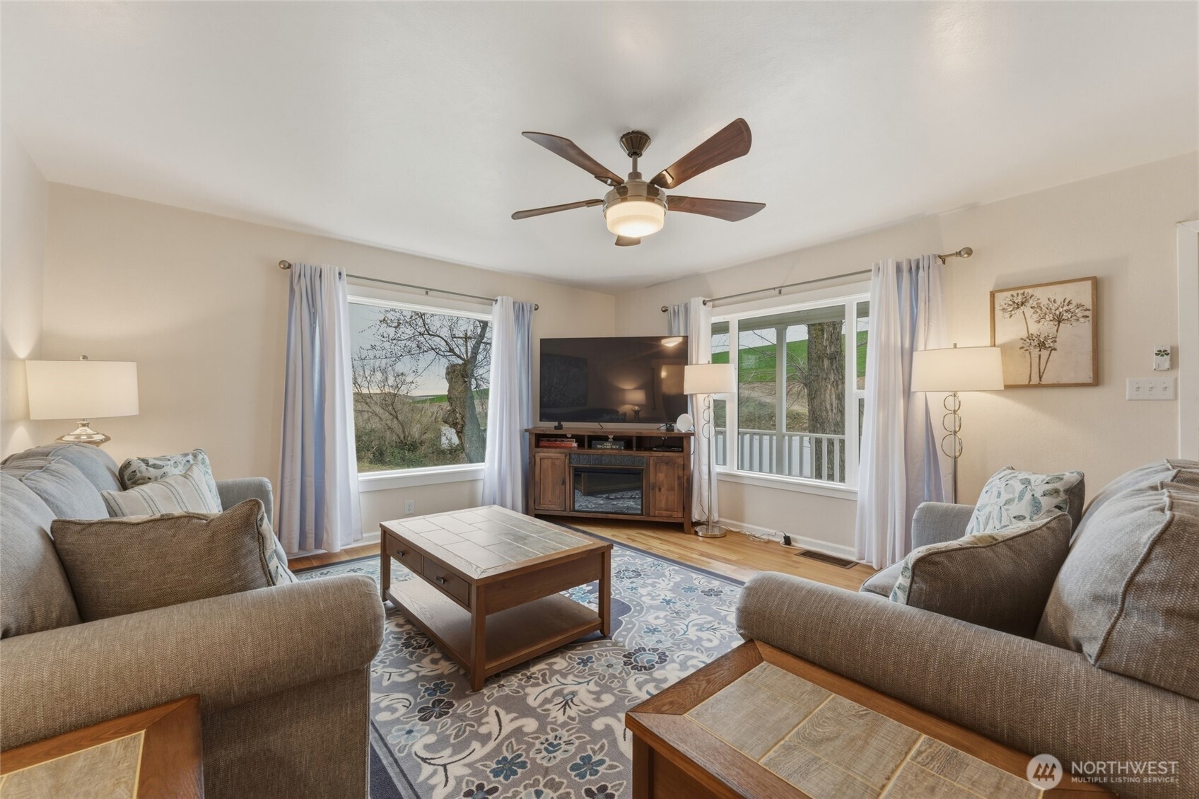 315 Thorn Hollow Road Dayton, WA 99328 - Photo 5 of 40 a living room with furniture and a flat screen tv
