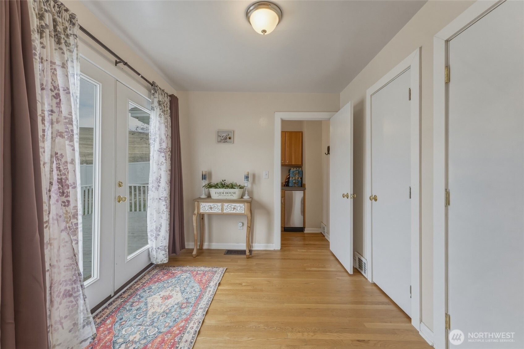 315 Thorn Hollow Road Dayton, WA 99328 - Photo 10 of 40 a view of a hallway with bathroom and wooden floor