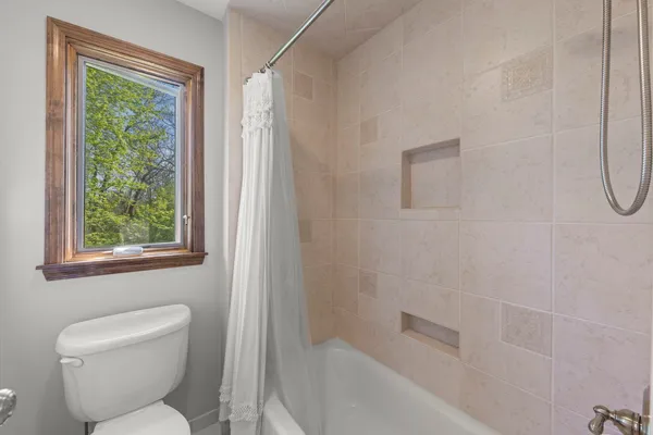 $825,000 | 2135 Oak Hill Drive, Lisle, IL 60532