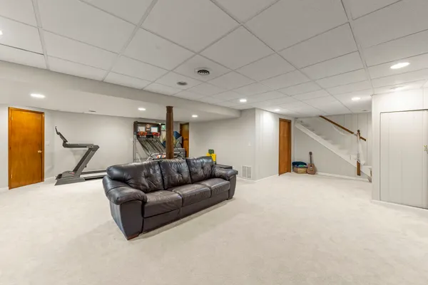 $825,000 | 2135 Oak Hill Drive, Lisle, IL 60532