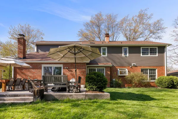 $825,000 | 2135 Oak Hill Drive, Lisle, IL 60532