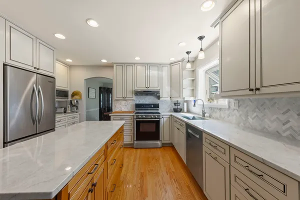 $825,000 | 2135 Oak Hill Drive, Lisle, IL 60532