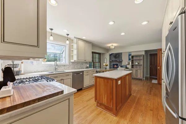 $825,000 | 2135 Oak Hill Drive, Lisle, IL 60532