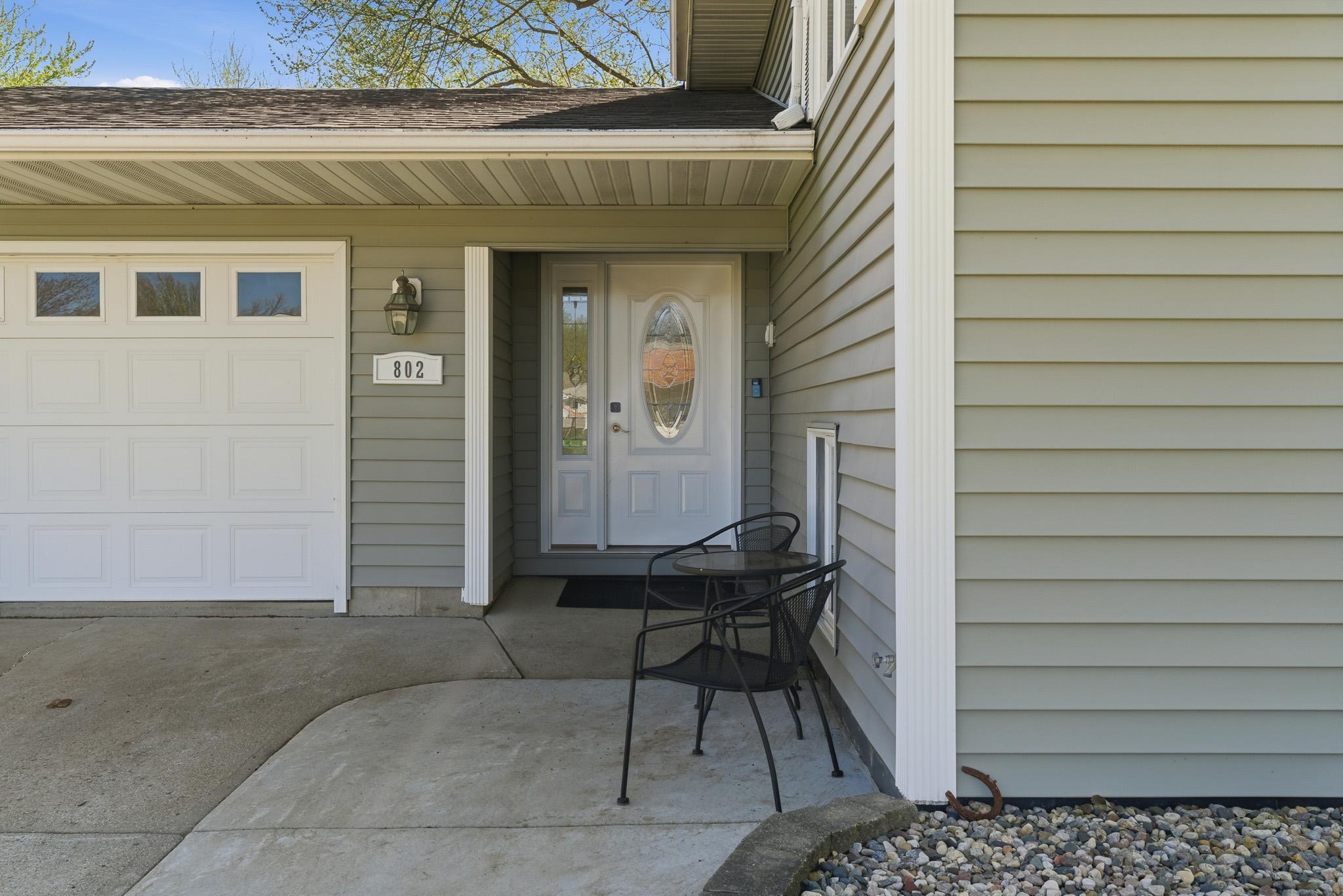 802 1st Street Southwest Madelia, MN 56062 - Photo 3 of 29