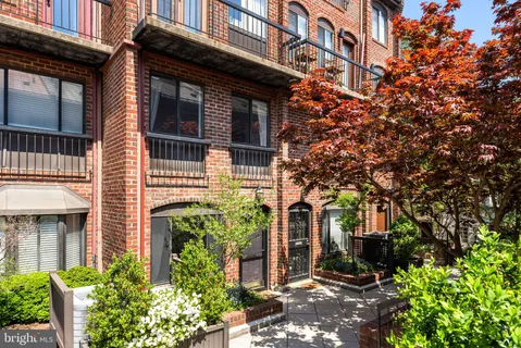 $845,000 | 1047 Paper Mill Court, Unit 1047, Washington, DC 20007