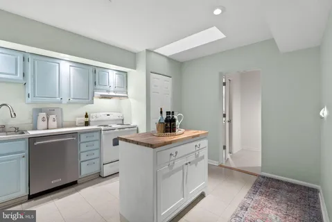 $845,000 | 1047 Paper Mill Court, Unit 1047, Washington, DC 20007