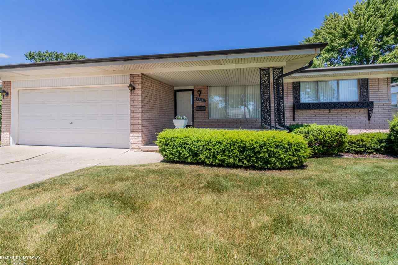 13531 Martin Road Warren, MI 48088 - Photo 6 of 45 50079983-5.JPG