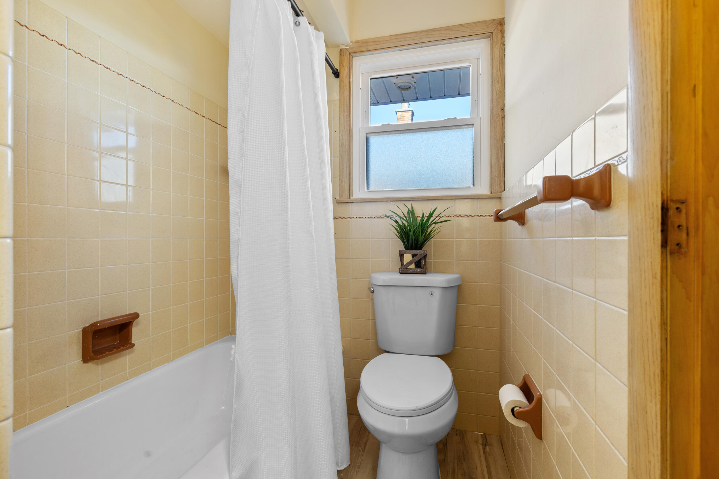 3929 North 82nd Street Milwaukee, WI 53222 - Photo 14 of 24 photo dec 17 2025, 12 36 30 am