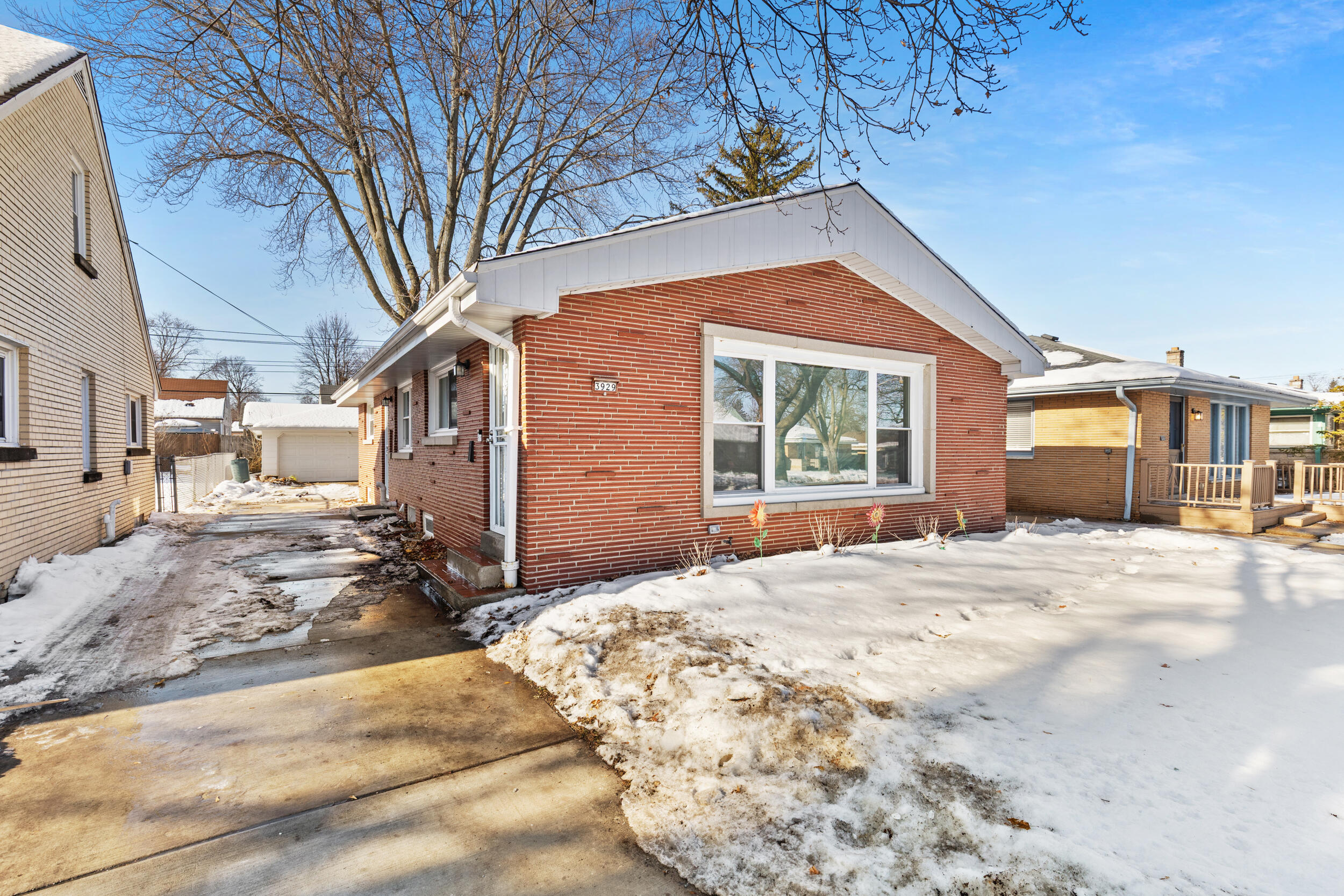 3929 North 82nd Street Milwaukee, WI 53222 - Photo 2 of 24 photo dec 17 2025, 12 12 04 am