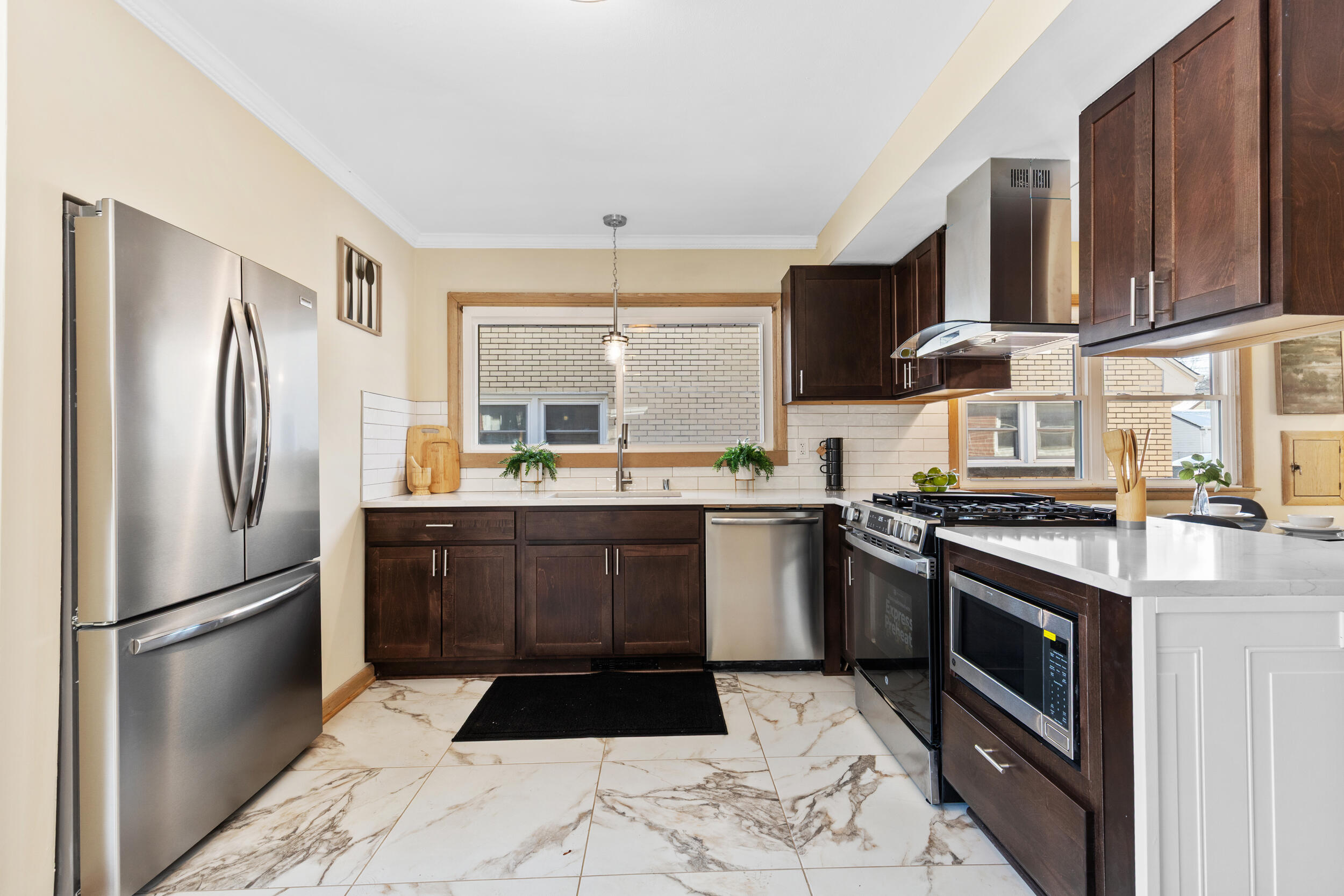 3929 North 82nd Street Milwaukee, WI 53222 - Photo 8 of 24 photo dec 17 2025, 12 44 40 am