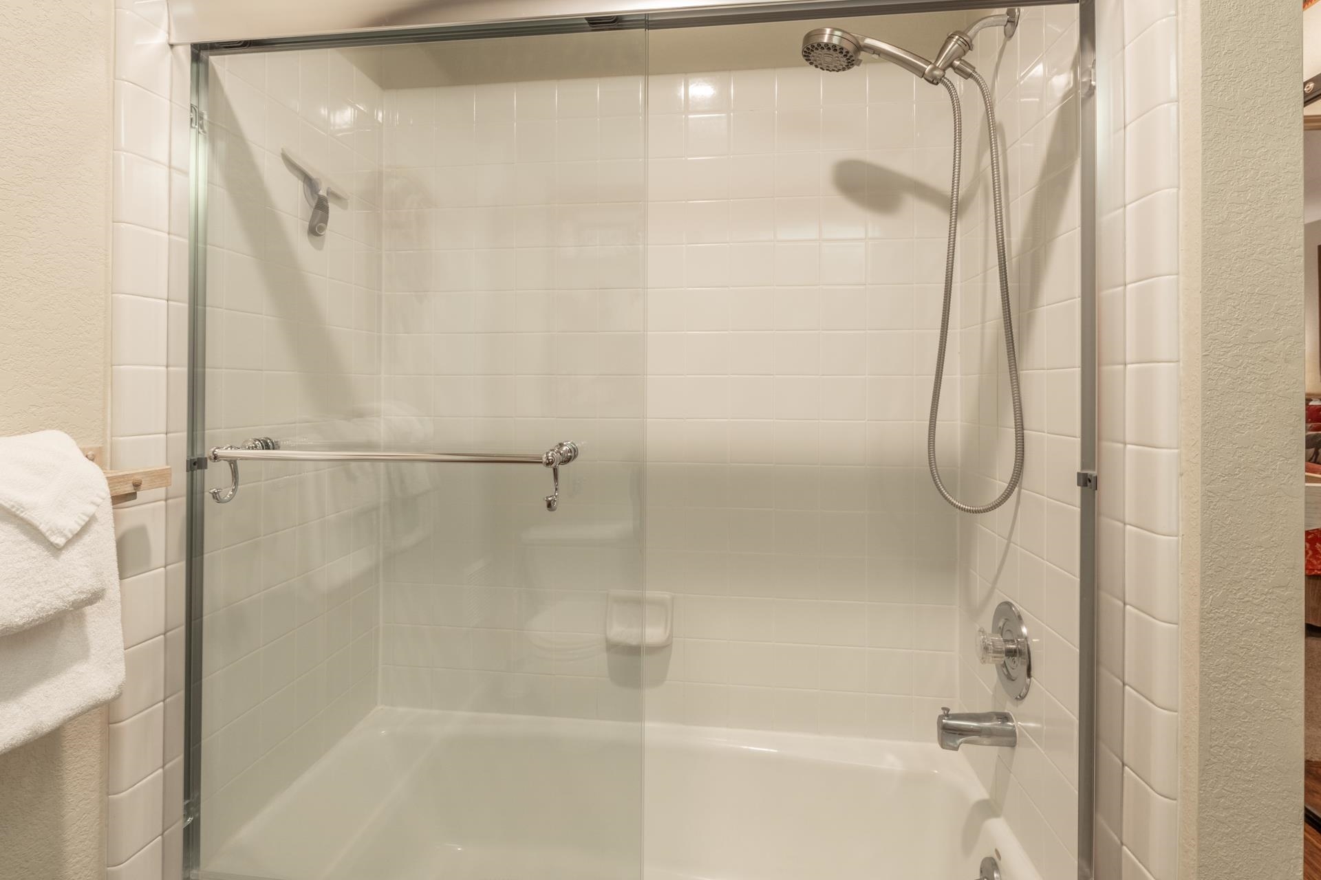 613 Golden Creek Road, Unit 613 Mammoth Lakes, CA 93546 - Photo 17 of 24 Bathroom featuring enclosed tub / shower combo