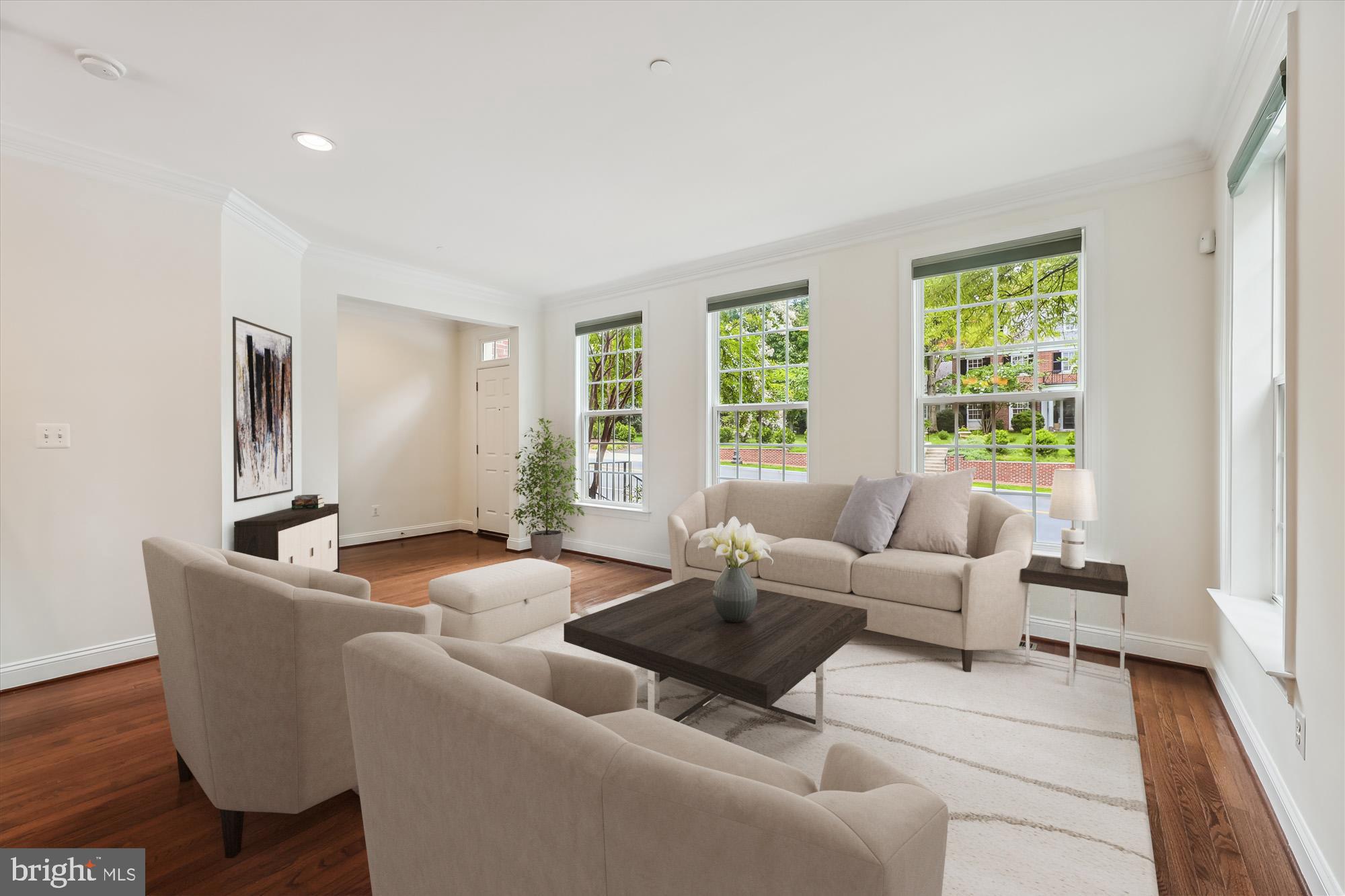 3905 Chain Bridge Road Fairfax, VA 22030 - Photo 5 of 36 Living Room