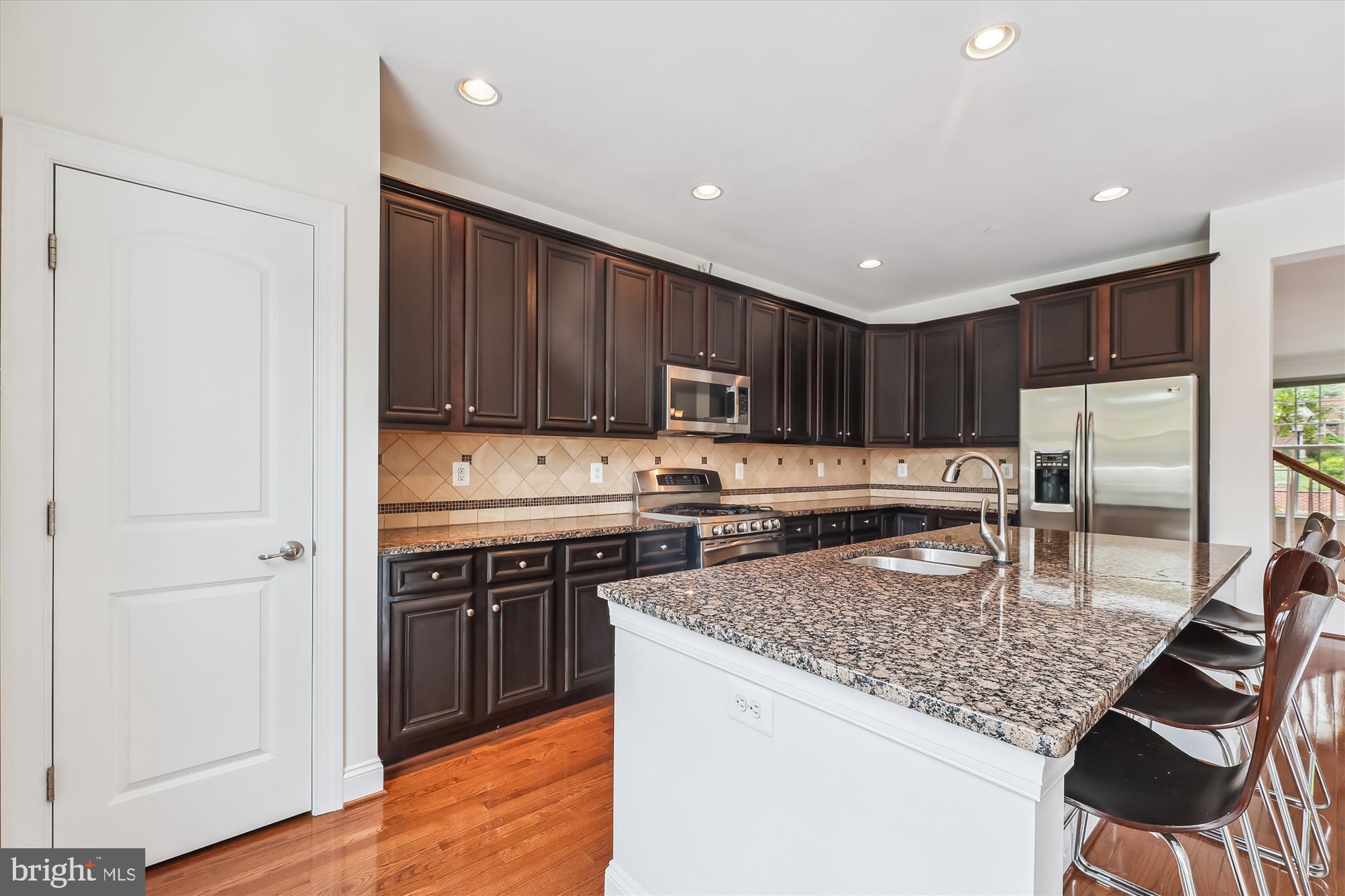 3905 Chain Bridge Road Fairfax, VA 22030 - Photo 8 of 36 Granite Counters