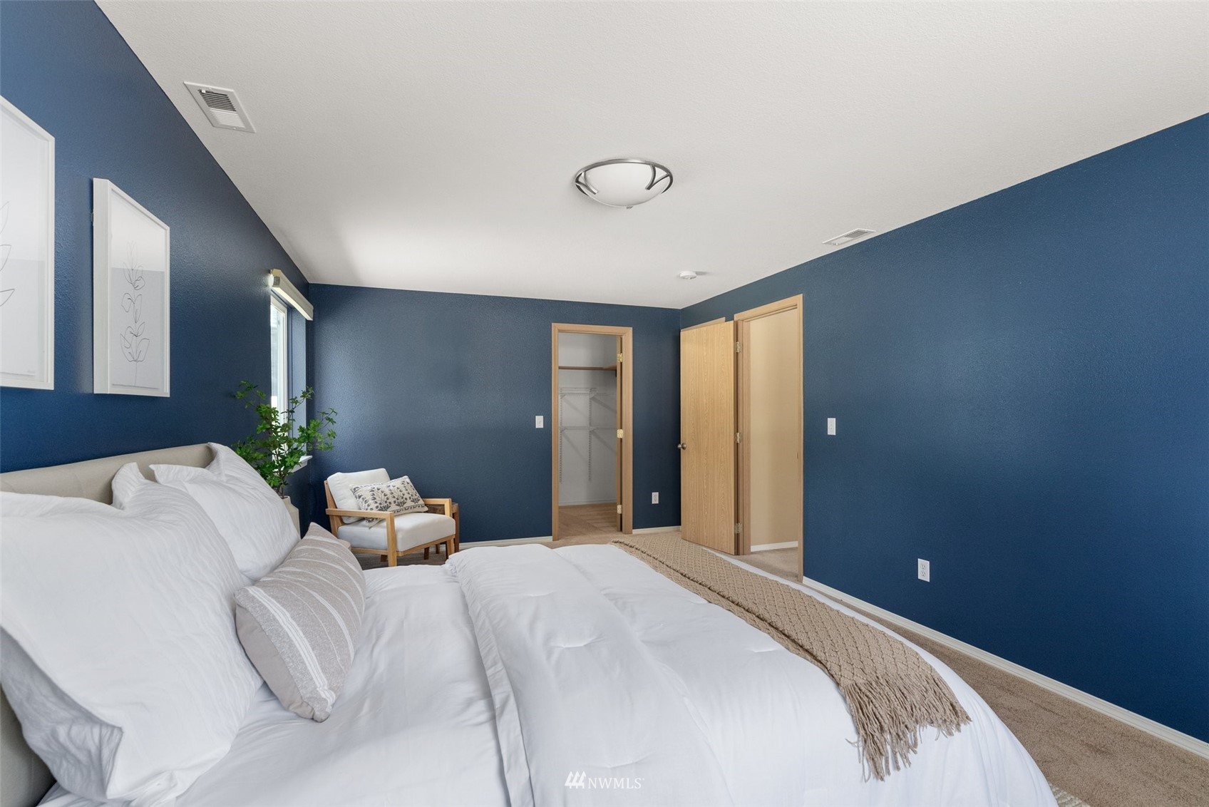 320 Tennessee Road Winlock, WA 98596 - Photo 15 of 40 a bedroom with a bed and a large window