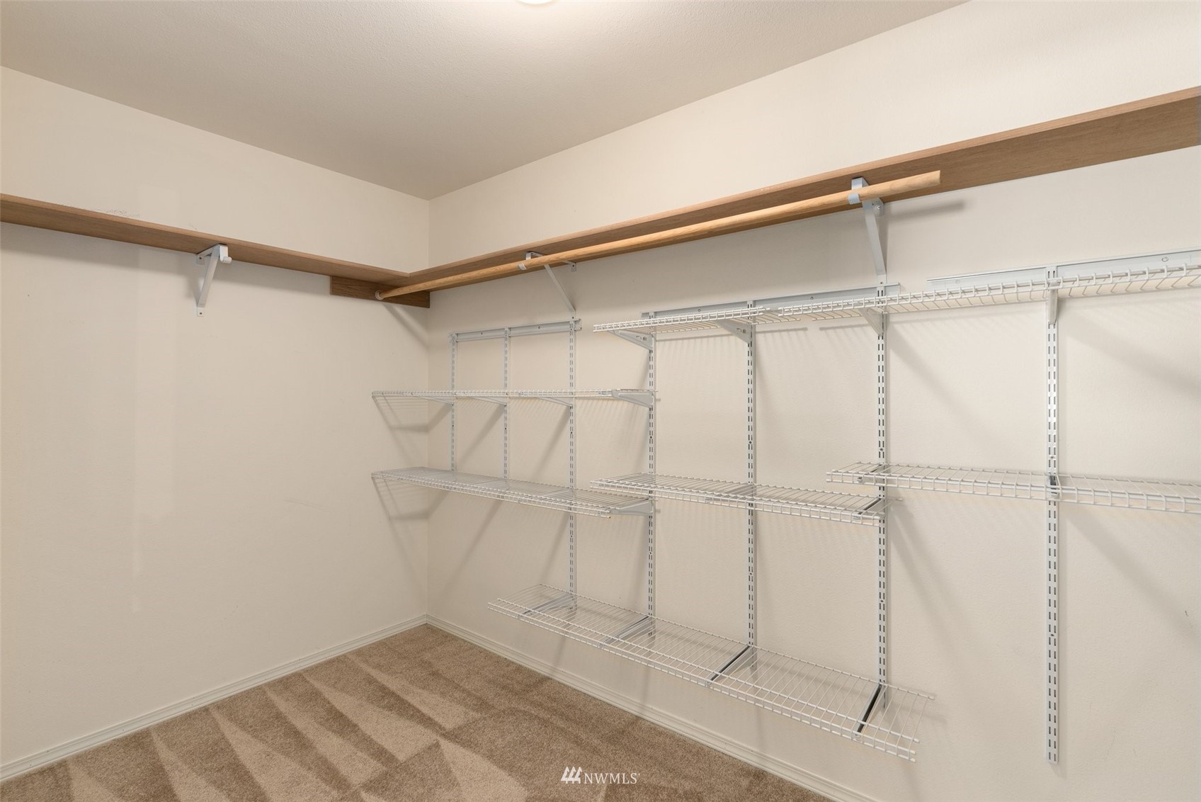 320 Tennessee Road Winlock, WA 98596 - Photo 16 of 40 a view of a closet