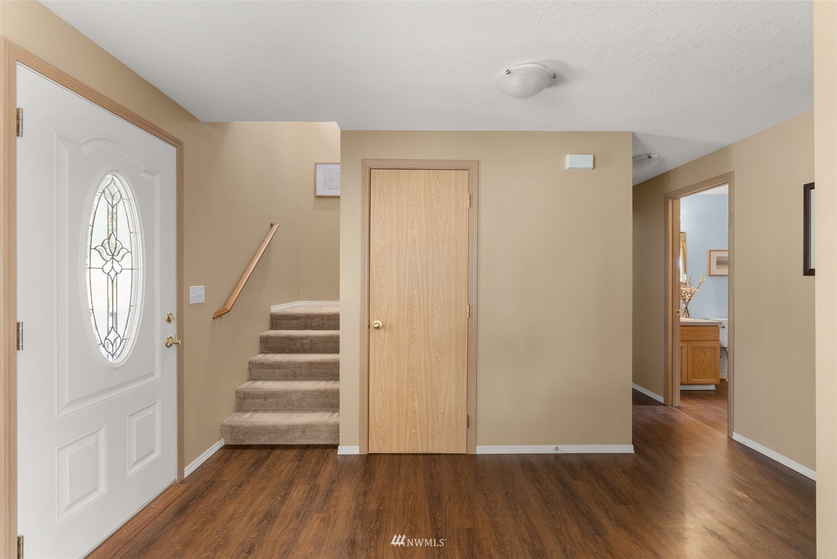 320 Tennessee Road Winlock, WA 98596 - Photo 8 of 40 a view of entryway with wooden floor