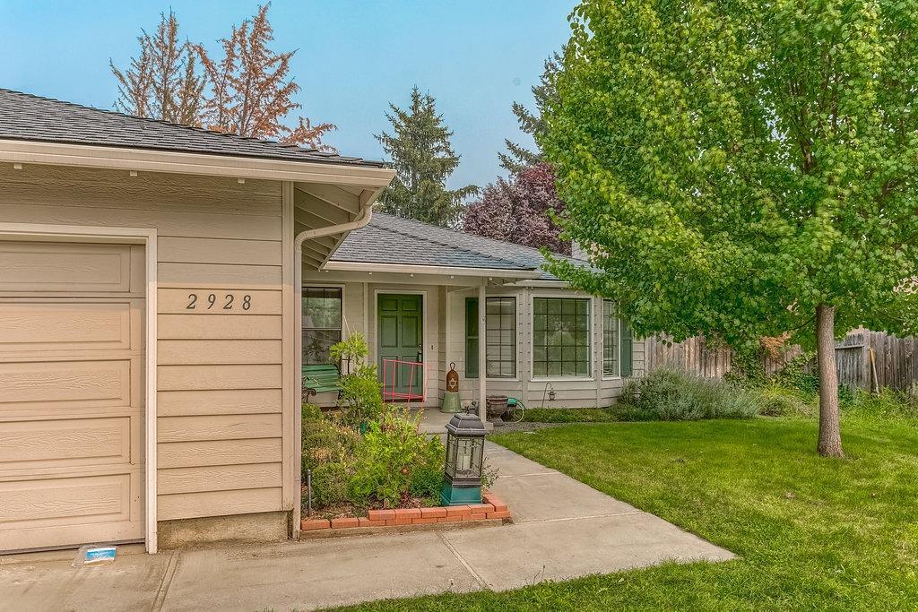 2928 Aldersgate Road Medford, OR 97504 - Photo 1 of 25 Primary Photo