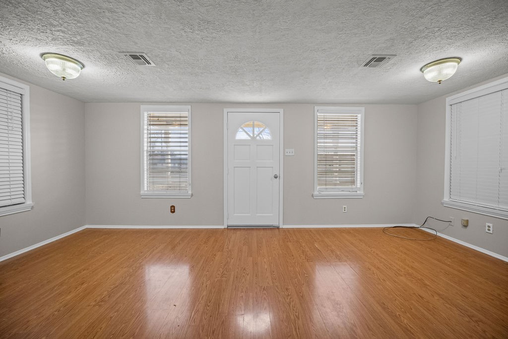 413 East Fulton Street Sinton, TX 78387 - Photo 5 of 27
