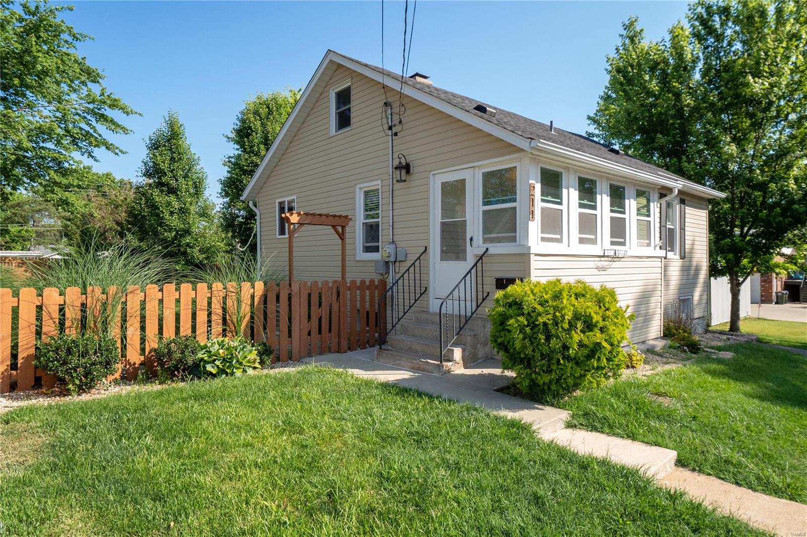 211 East Walnut Street Columbia, IL 62236 - Photo 2 of 32