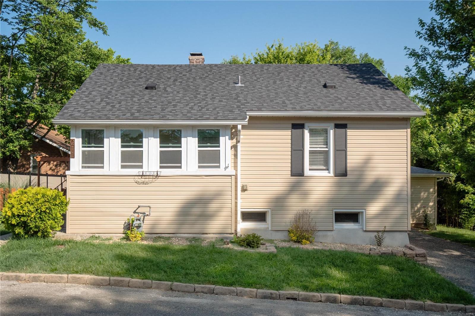 211 East Walnut Street Columbia, IL 62236 - Photo 4 of 32